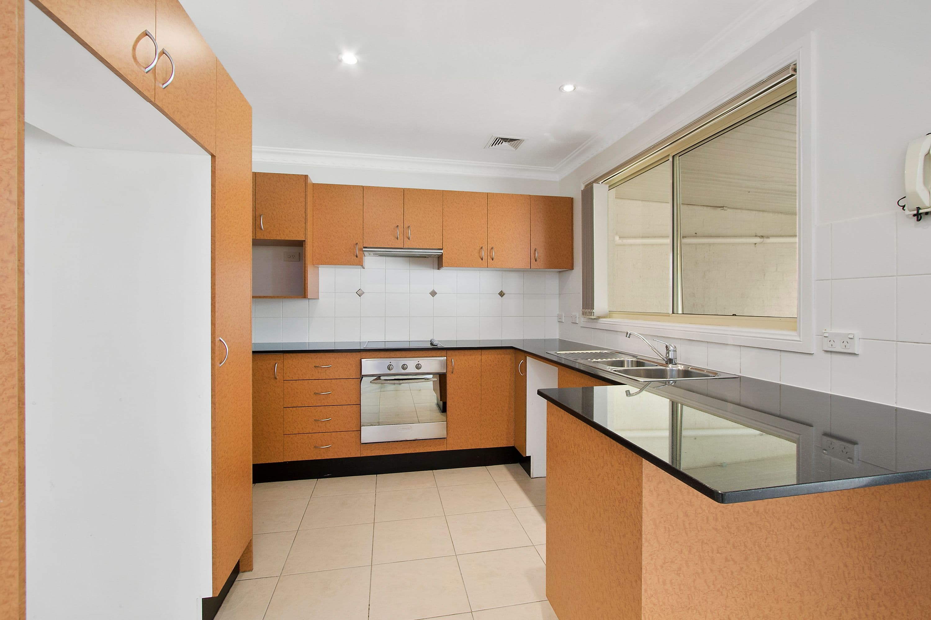 20 Norfolk Place, North Richmond - Thumbnail 2