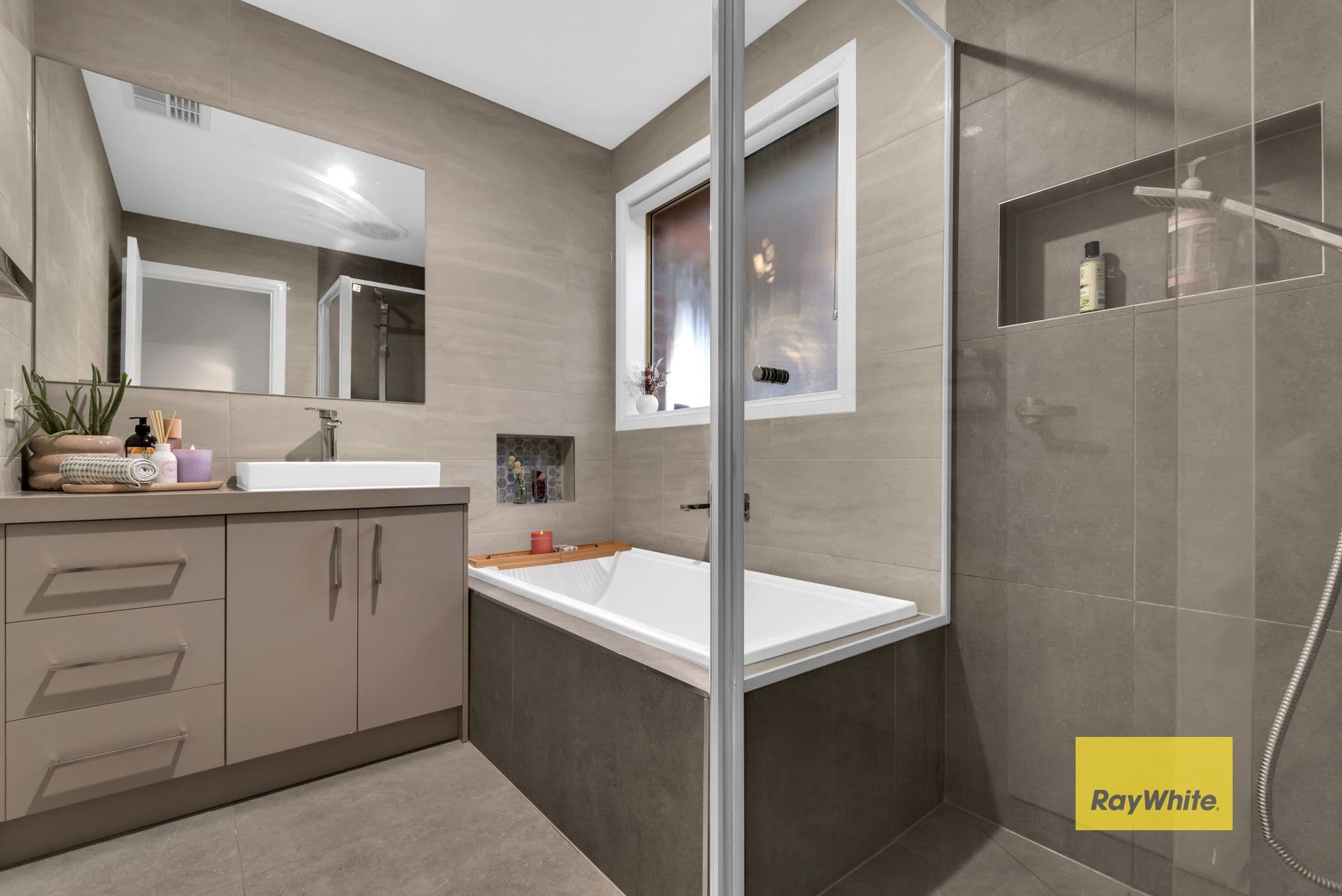 54 Josephine Avenue, Cranbourne North VIC 3977, Cranbourne North - Thumbnail 5