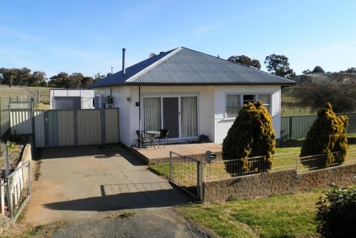24 McVeigh Street, YOUNG NSW 2594, Young - Thumbnail 2