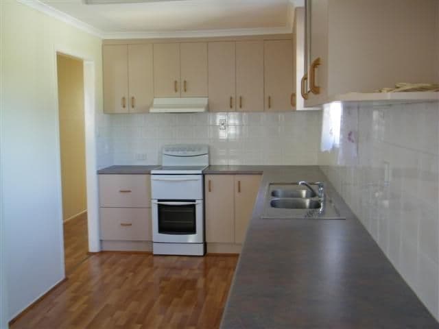 6 Pandanus Avenue, GLADSTONE QLD 4680, Gladstone - Thumbnail 2