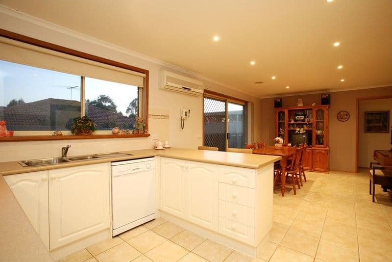 27  Warrawong Drive, BERWICK VIC 3806, Berwick - Thumbnail 2