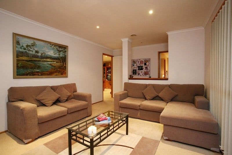 27  Warrawong Drive, BERWICK VIC 3806, Berwick - Thumbnail 3