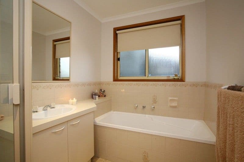 27  Warrawong Drive, BERWICK VIC 3806, Berwick - Thumbnail 5
