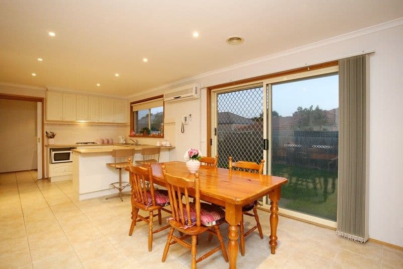 27  Warrawong Drive, BERWICK VIC 3806, Berwick - Thumbnail 6