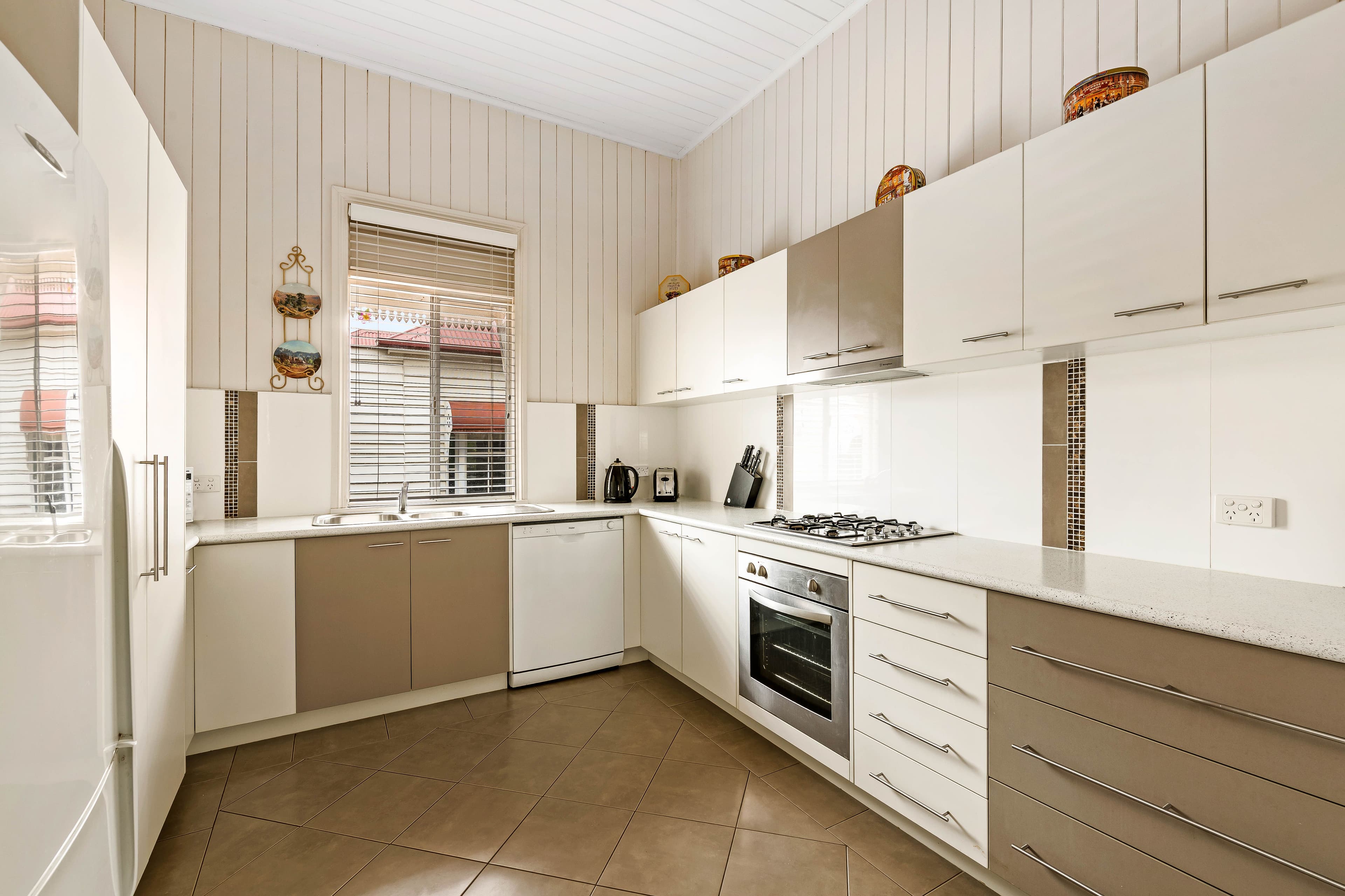 16 Stephen Street, South Toowoomba QLD 4350, South Toowoomba - Thumbnail 2