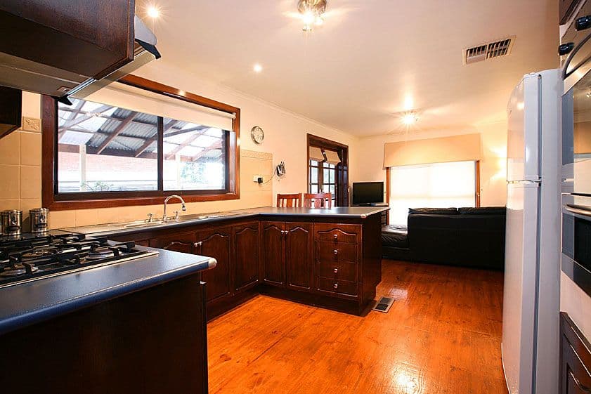 39 Hinkler Drive, MILL PARK VIC 3082, Mill Park - Thumbnail 3