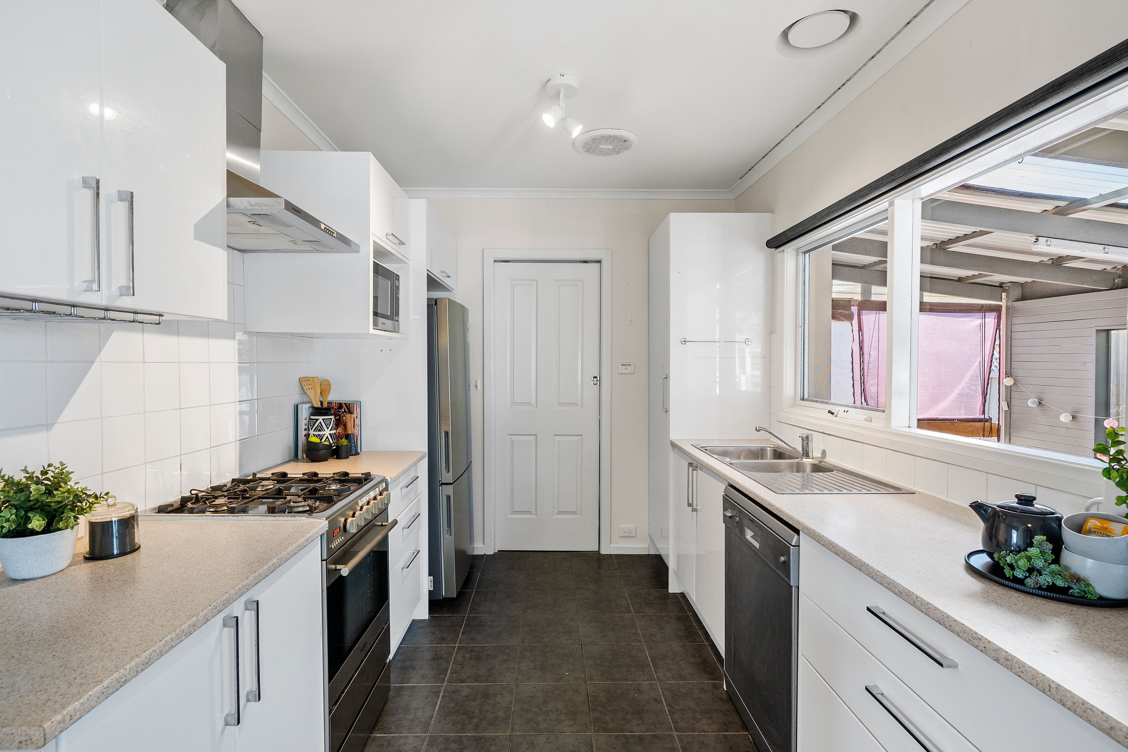 4 Kent Street, Knoxfield VIC 3180, Knoxfield - Thumbnail 3