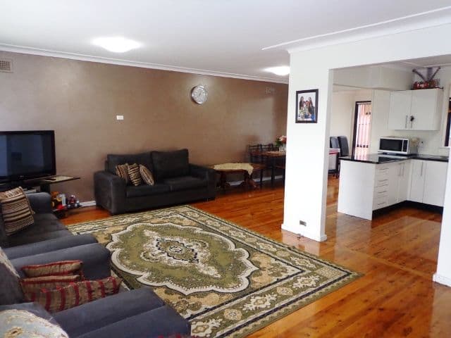52 Beale Crescent, FAIRFIELD WEST NSW 2165, Fairfield West - Thumbnail 3