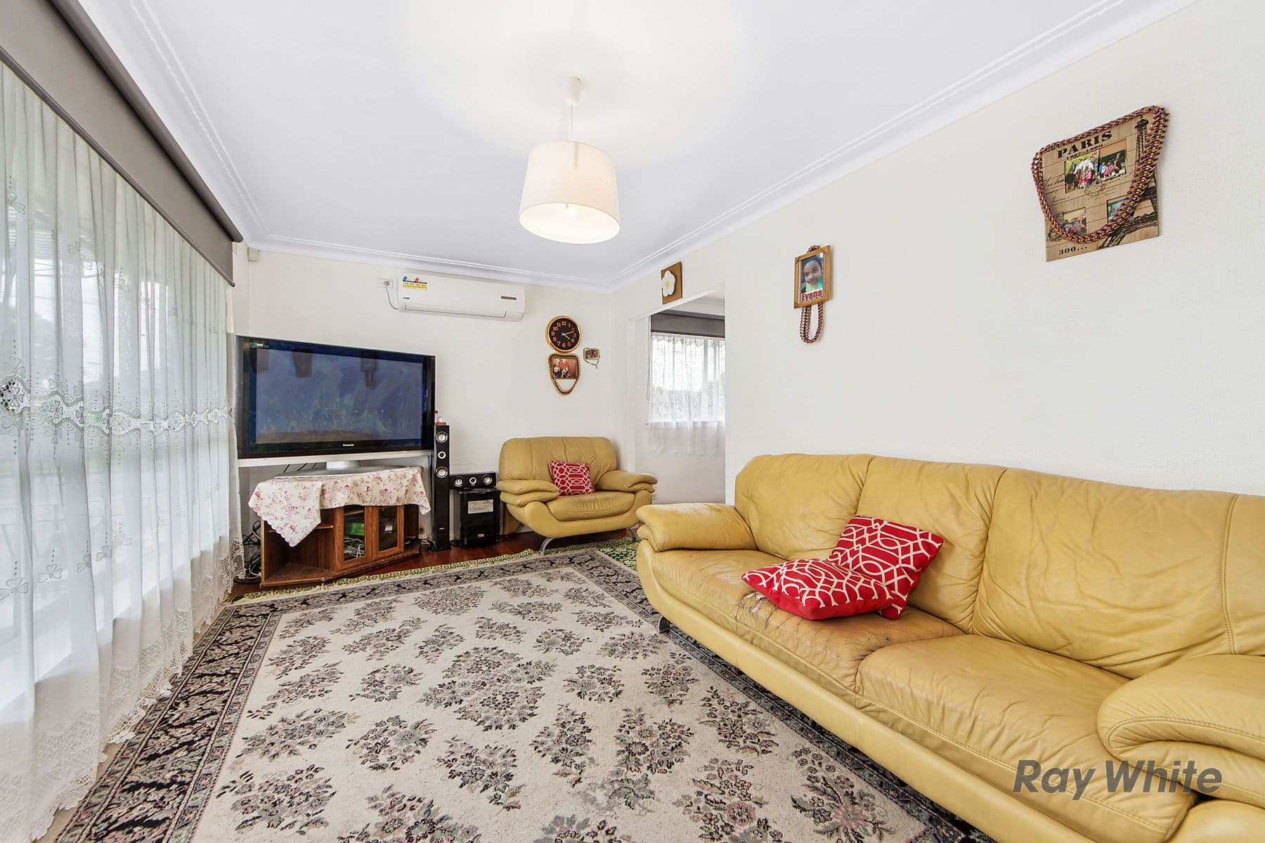 18 Debenham Drive, St Albans VIC 3021, St Albans - Thumbnail 2