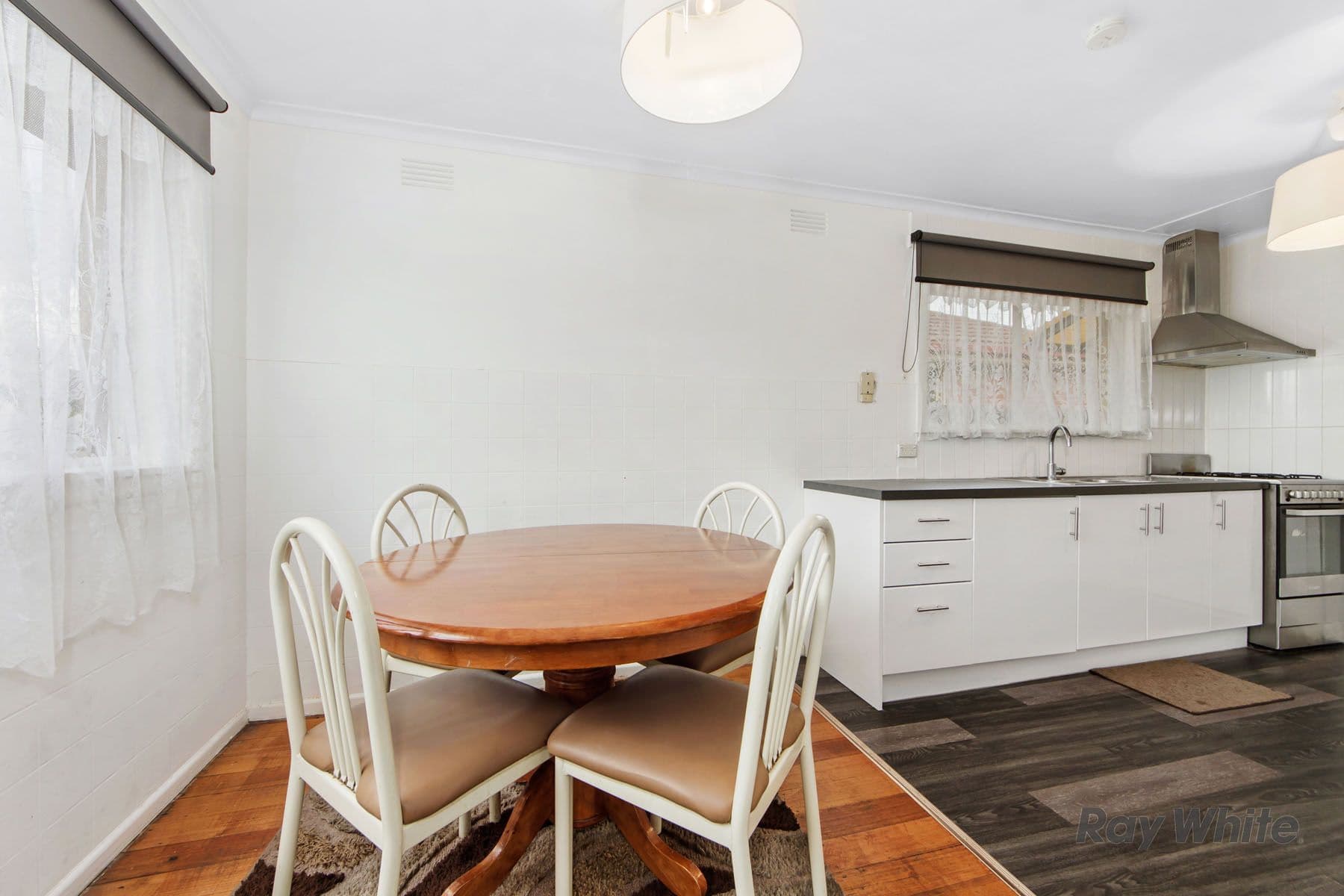 18 Debenham Drive, St Albans VIC 3021, St Albans - Thumbnail 3