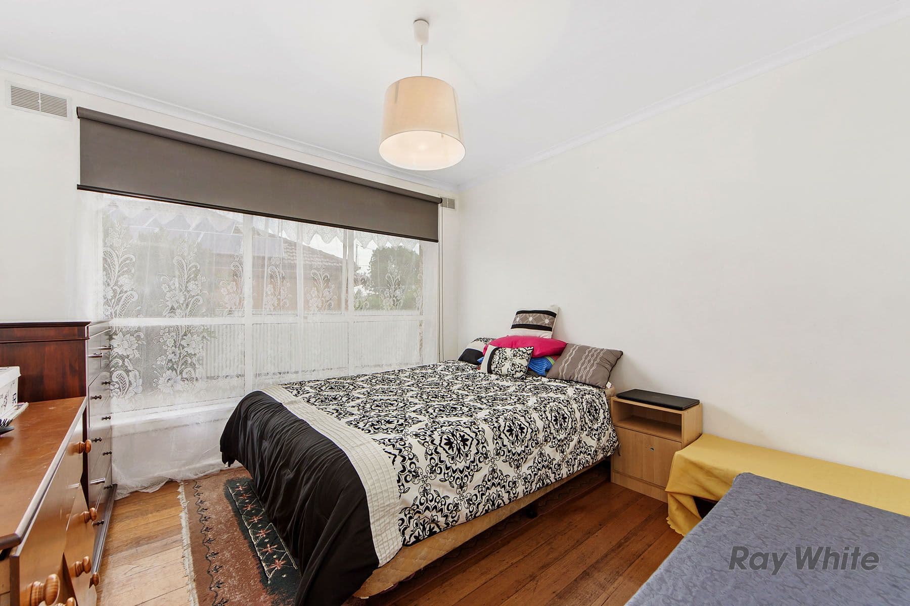18 Debenham Drive, St Albans VIC 3021, St Albans - Thumbnail 5