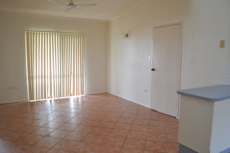 Unit 4, 8 Elma Street, COOEE BAY QLD 4703, Cooee Bay - Thumbnail 4