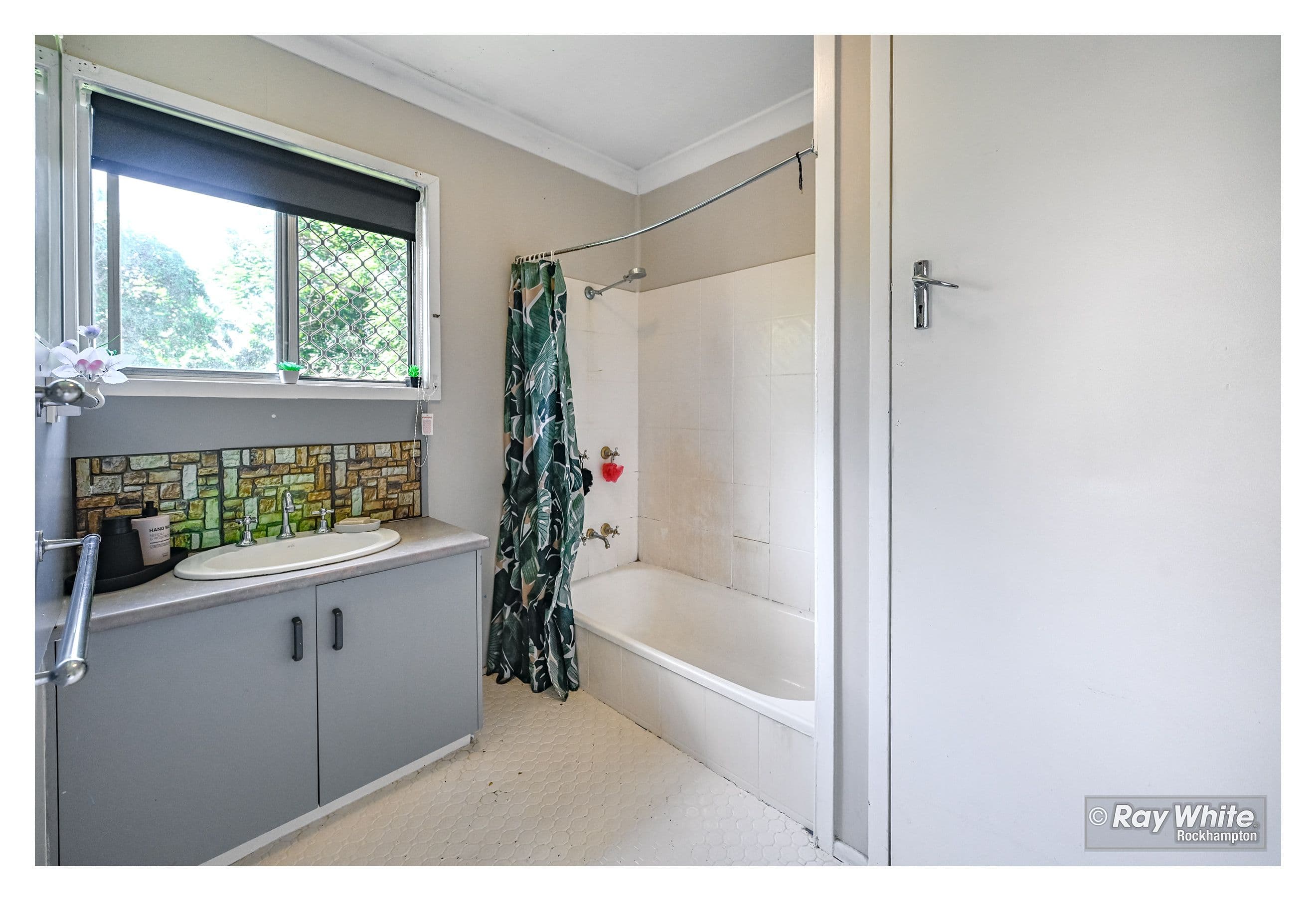 9 Burnett Street, Berserker QLD 4701, Berserker - Thumbnail 4