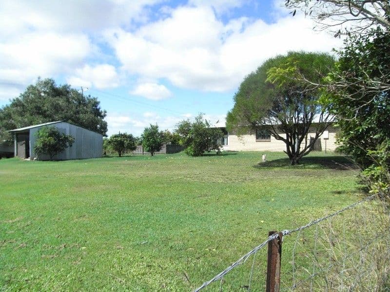 158 to 160 Broad Street, SARINA QLD 4737, Sarina - Thumbnail 2