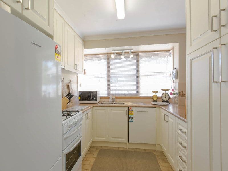 50 Barry Street, SEAFORD VIC 3198, Seaford - Thumbnail 2