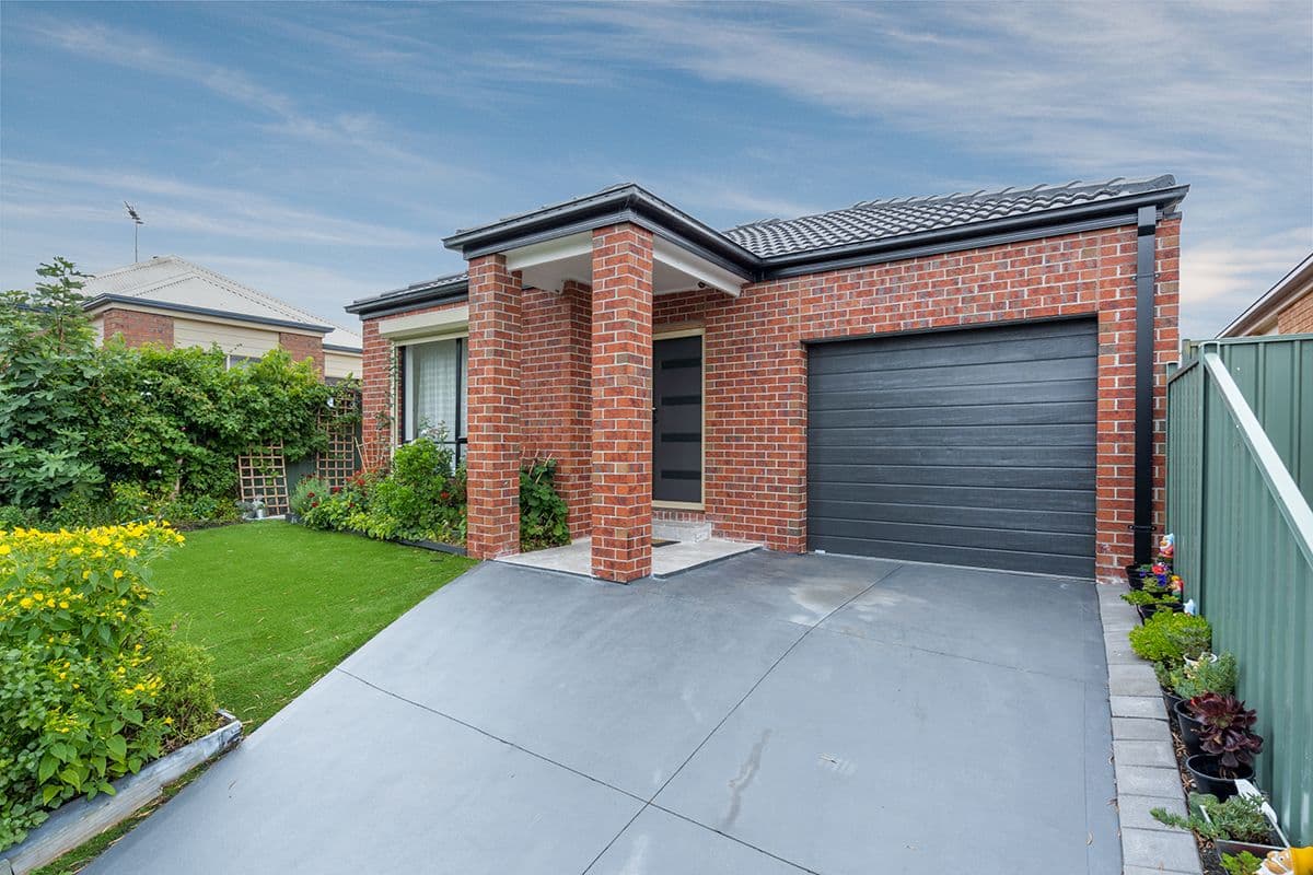 13 Ballarat Court, Craigieburn VIC 3064, Craigieburn - Thumbnail 2