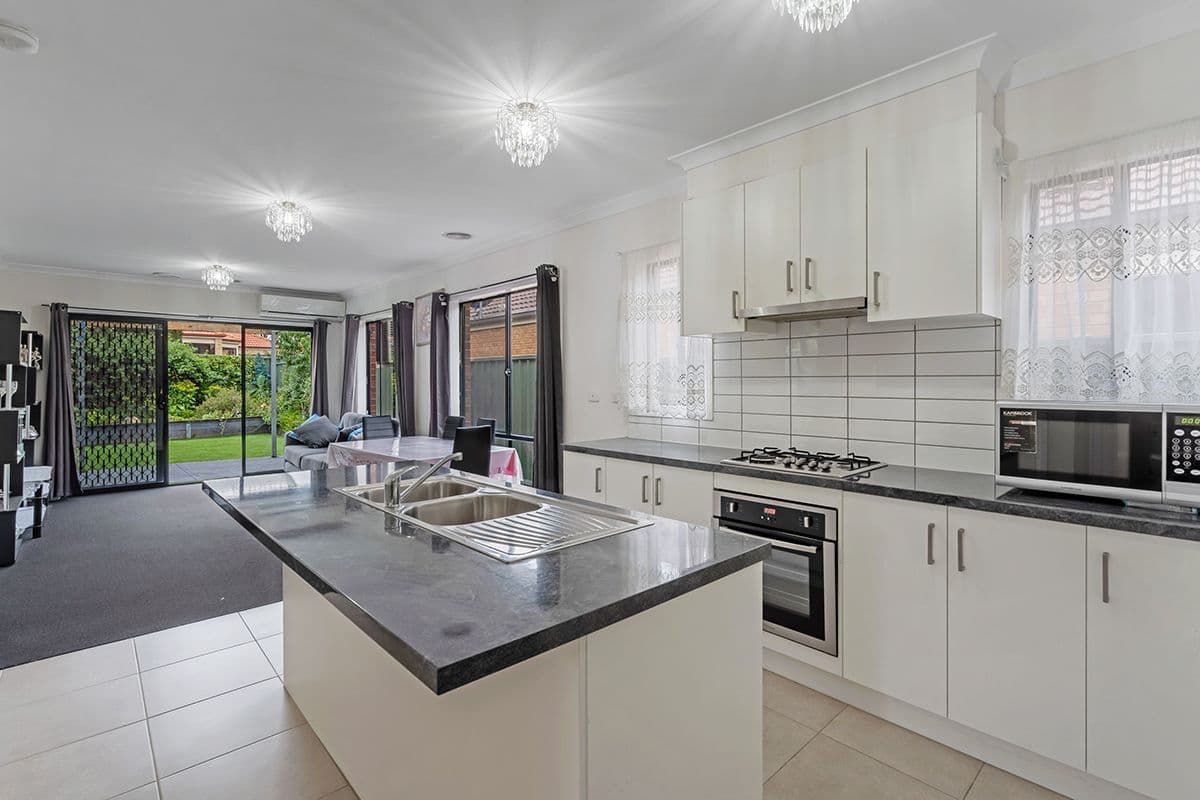 13 Ballarat Court, Craigieburn VIC 3064, Craigieburn - Thumbnail 3