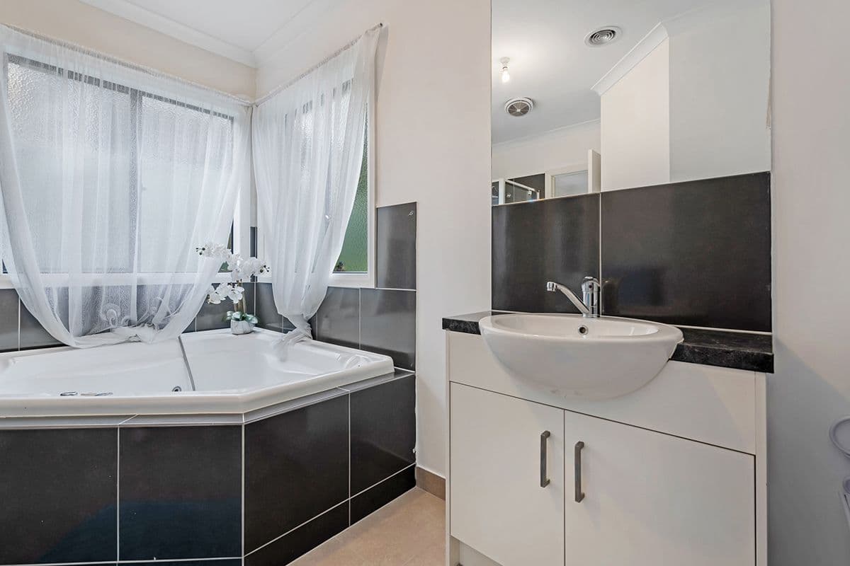13 Ballarat Court, Craigieburn VIC 3064, Craigieburn - Thumbnail 8