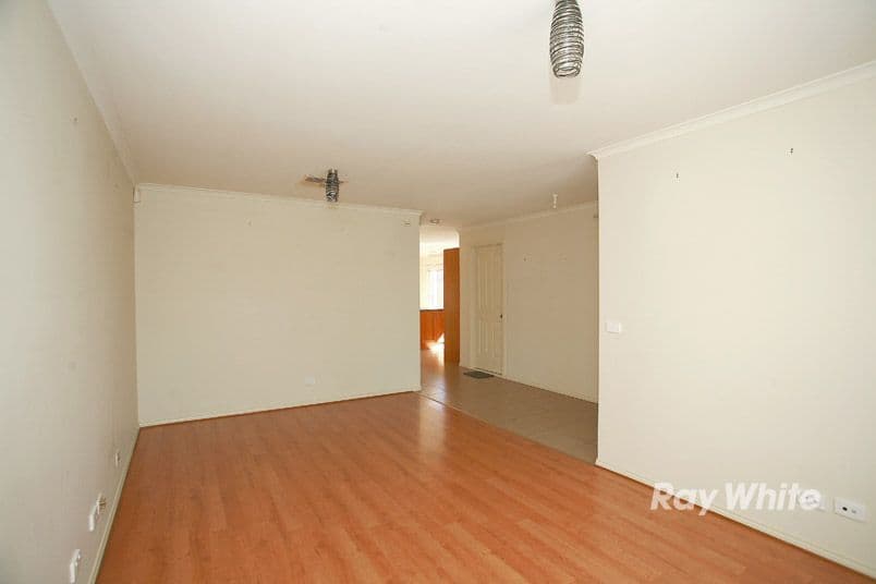 9 Mossman Drive, CRANBOURNE EAST VIC 3977, Cranbourne East - Thumbnail 5