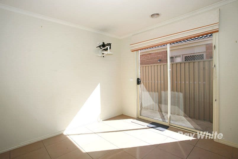 9 Mossman Drive, CRANBOURNE EAST VIC 3977, Cranbourne East - Thumbnail 8