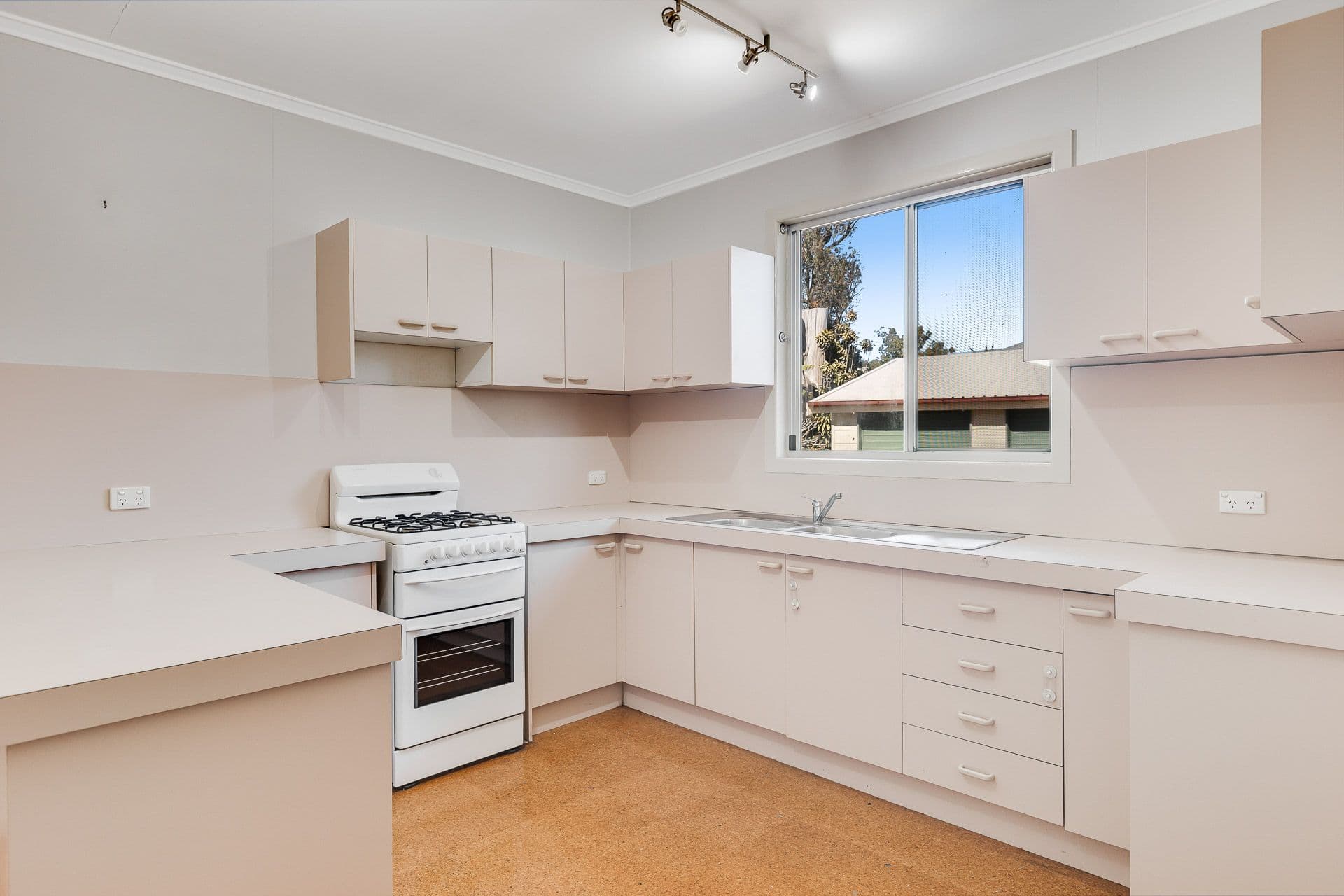 46 Wallace Street, Newtown QLD 4350, Newtown - Thumbnail 3