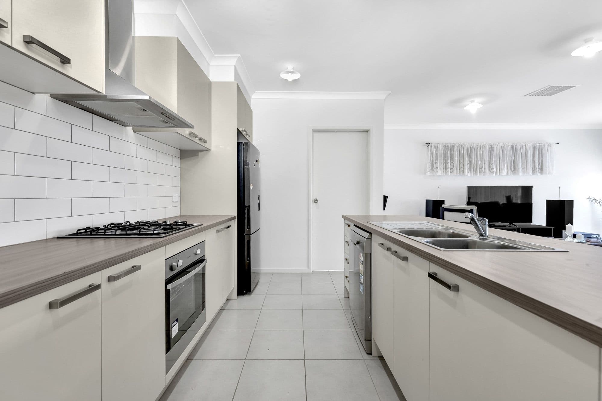 14 Spotted Way, Tarneit VIC 3029, Tarneit - Thumbnail 3