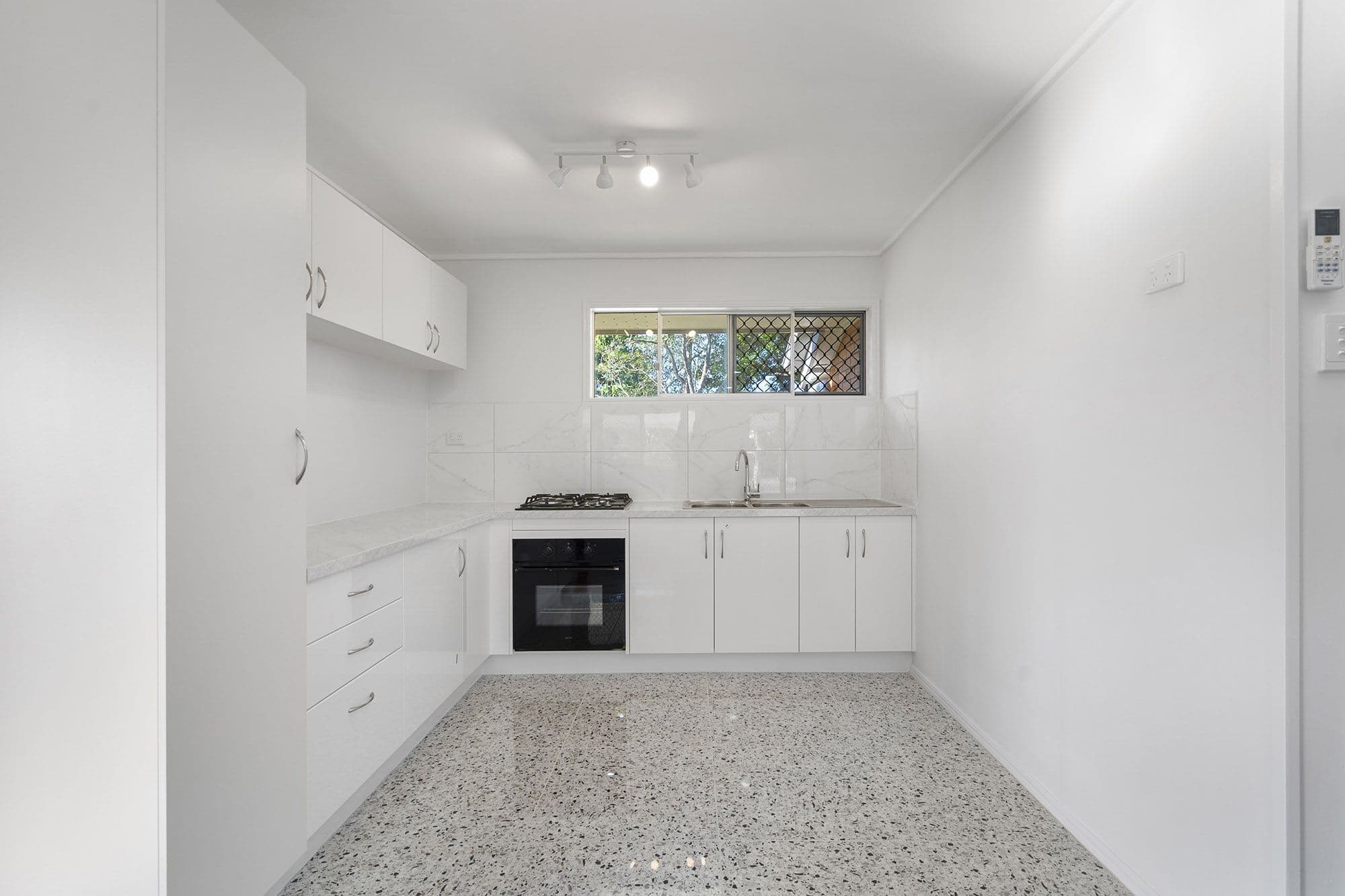 8 Opal Street, Slacks Creek QLD 4127, Slacks Creek - Thumbnail 2