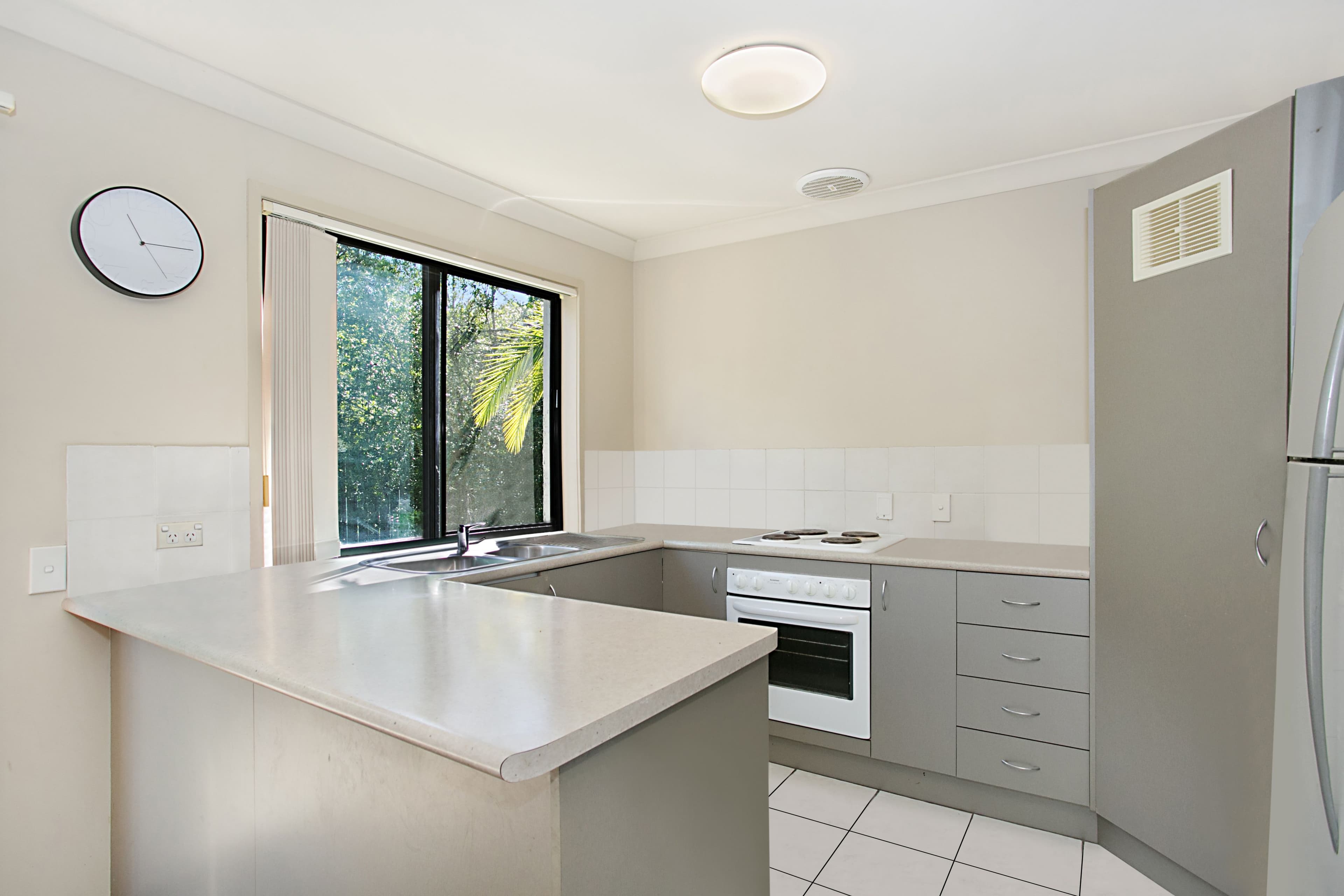 590 Pine Ridge Street, Coombabah QLD 4216, Coombabah - Thumbnail 6