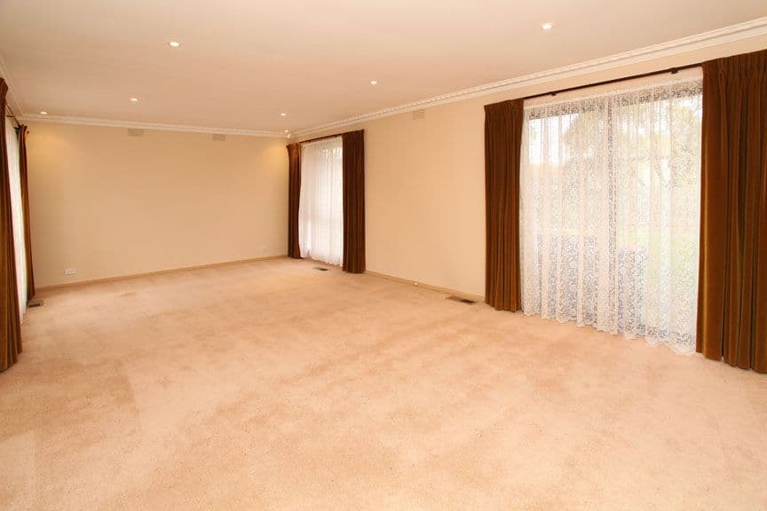 28 Blackwood Drive, WHEELERS HILL VIC 3150, Wheelers Hill - Thumbnail 3