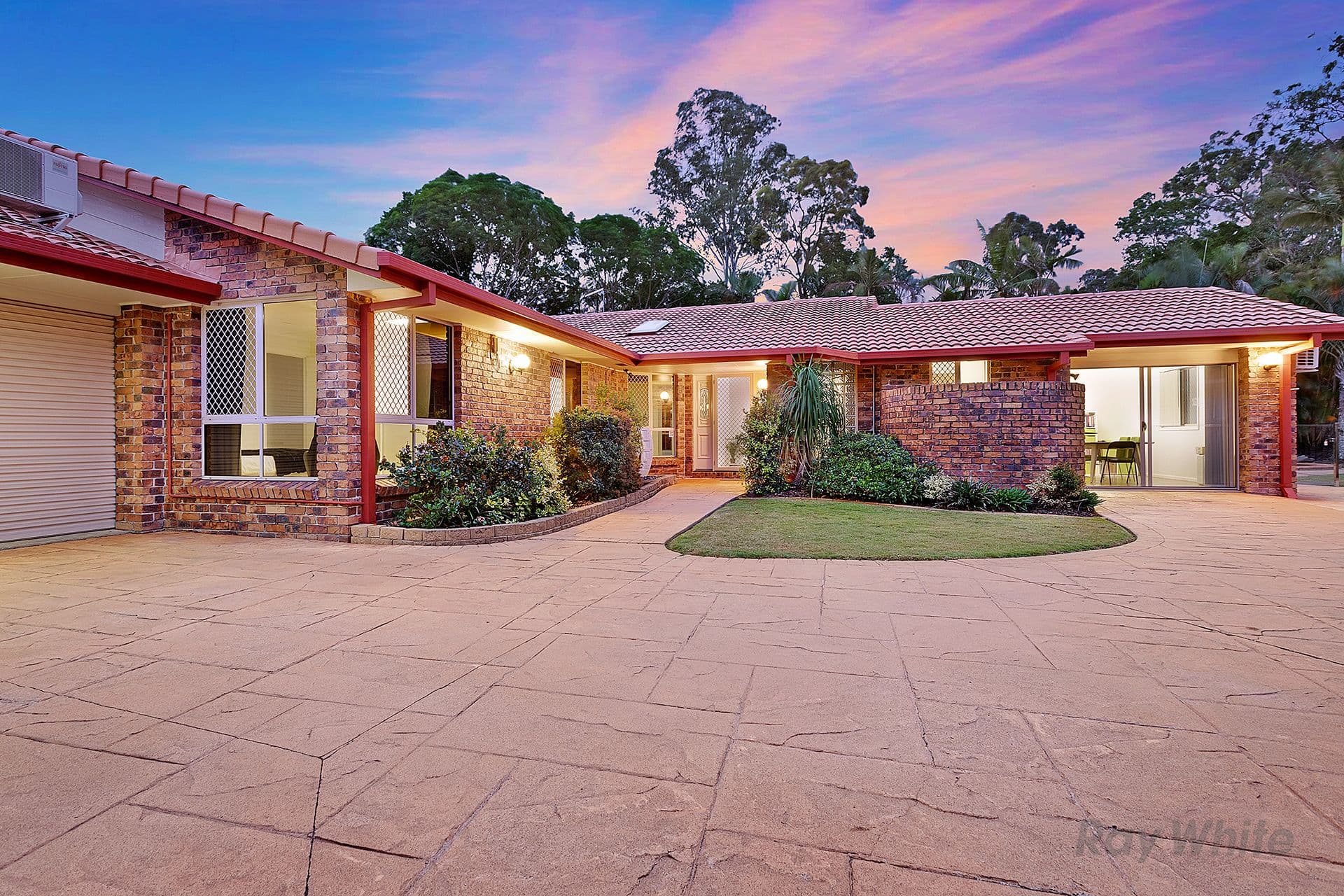 10 Gangar Close, Eight Mile Plains QLD 4113, Eight Mile Plains - Thumbnail 2