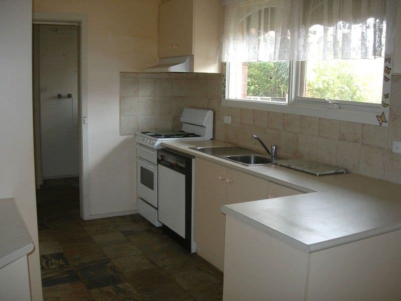 72 Hume Avenue, MELTON SOUTH VIC 3338, Melton South - Thumbnail 2