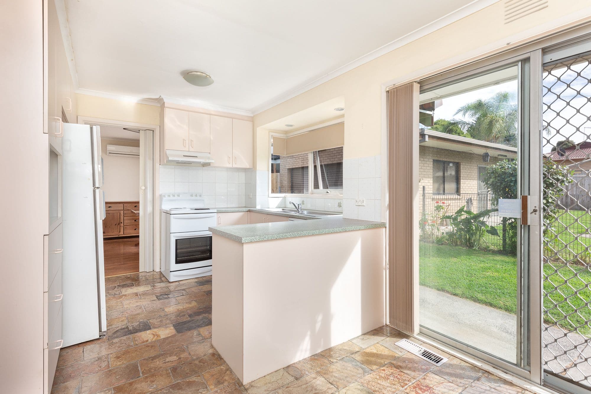 137 Doveton Avenue, Doveton VIC 3177, Doveton - Thumbnail 2