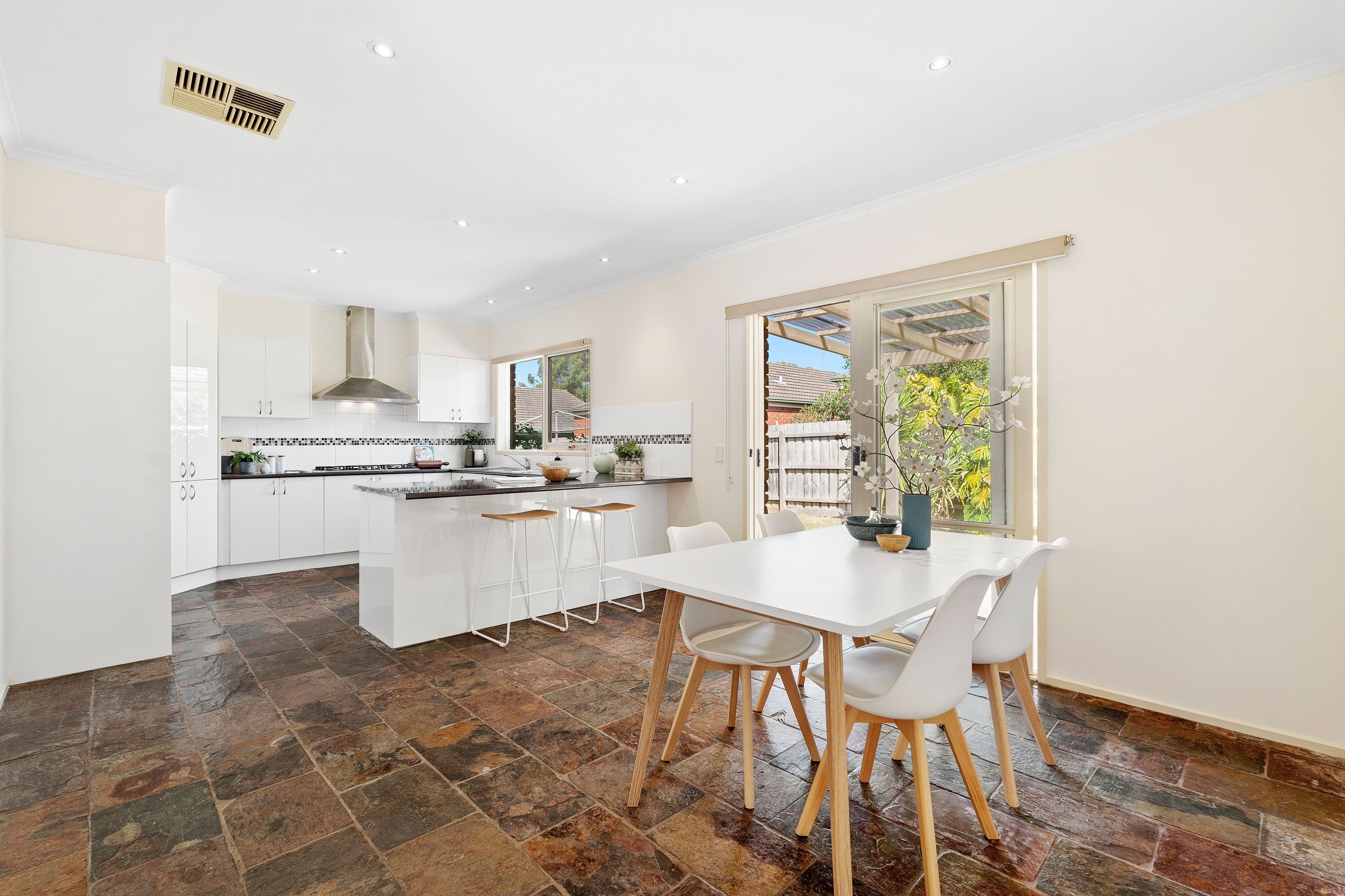 4 Karoo Road, Rowville VIC 3178, Rowville - Thumbnail 4