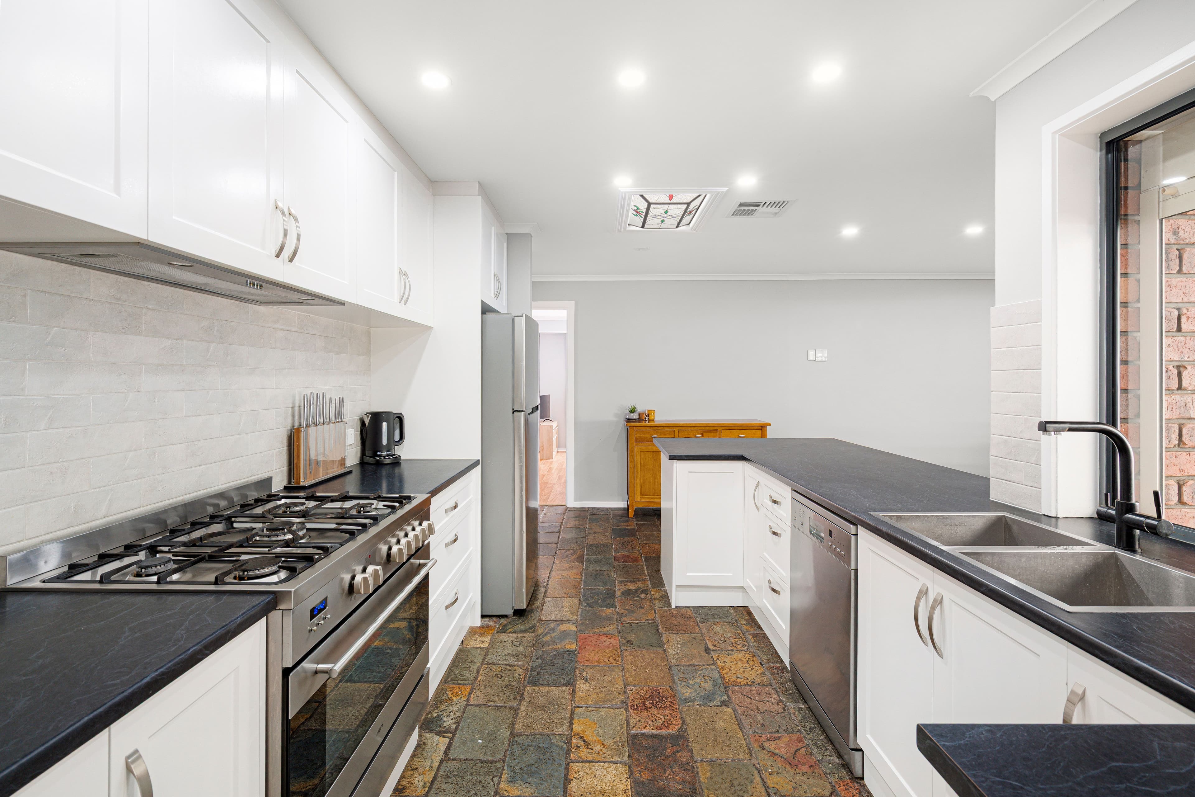 31 Parkview Avenue, Salisbury Downs SA 5108, Salisbury Downs - Thumbnail 3