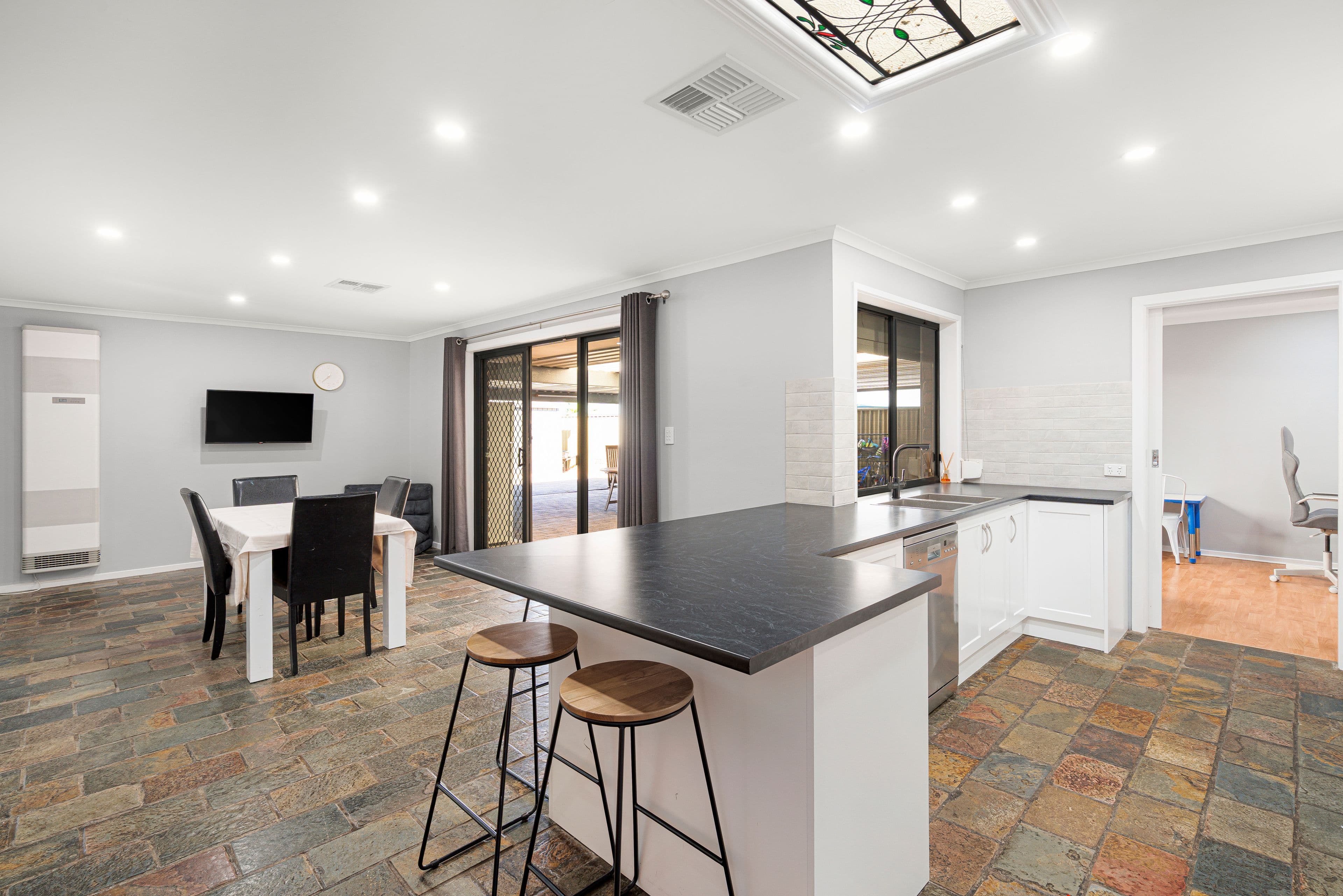 31 Parkview Avenue, Salisbury Downs SA 5108, Salisbury Downs - Thumbnail 5