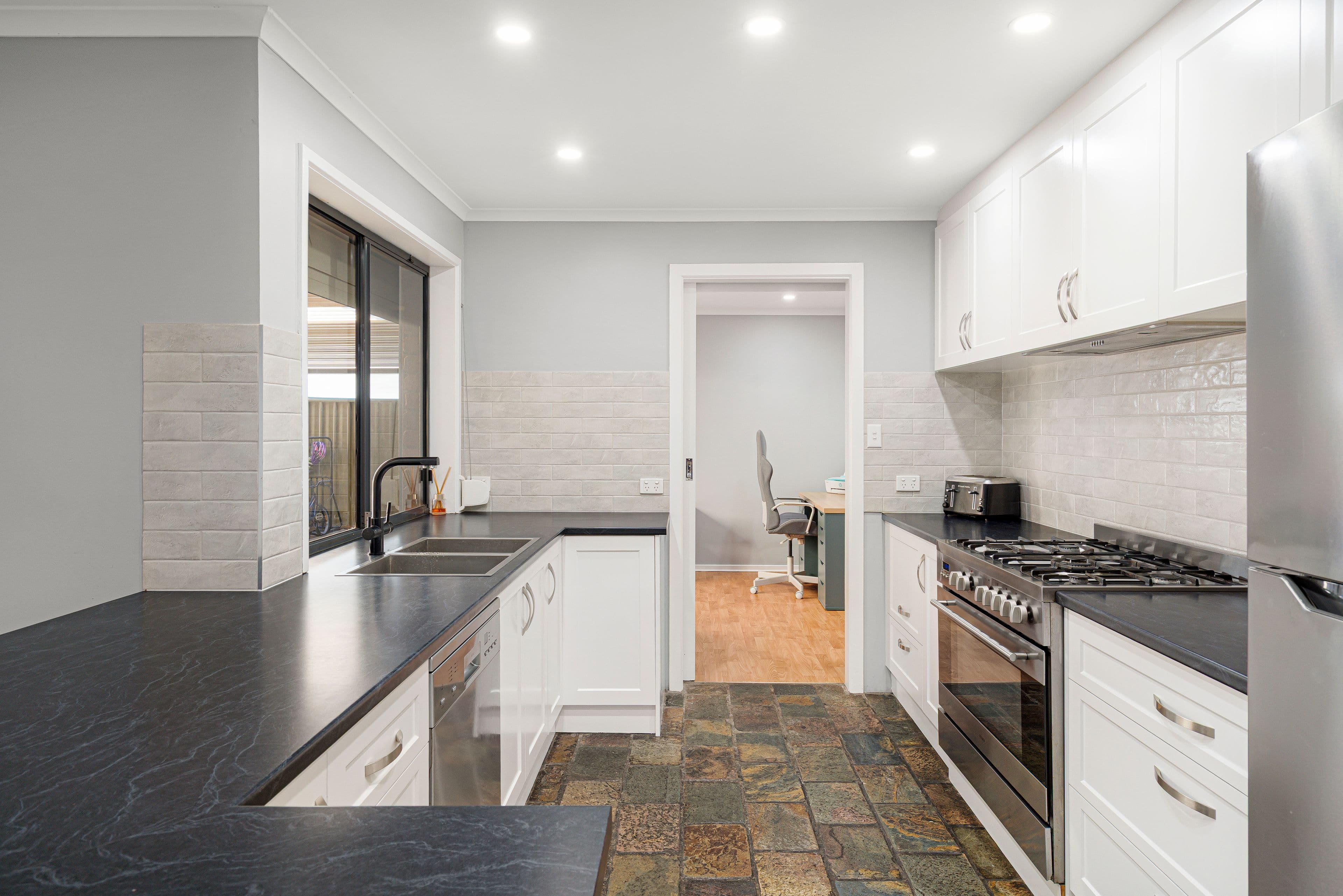 31 Parkview Avenue, Salisbury Downs SA 5108, Salisbury Downs - Thumbnail 8