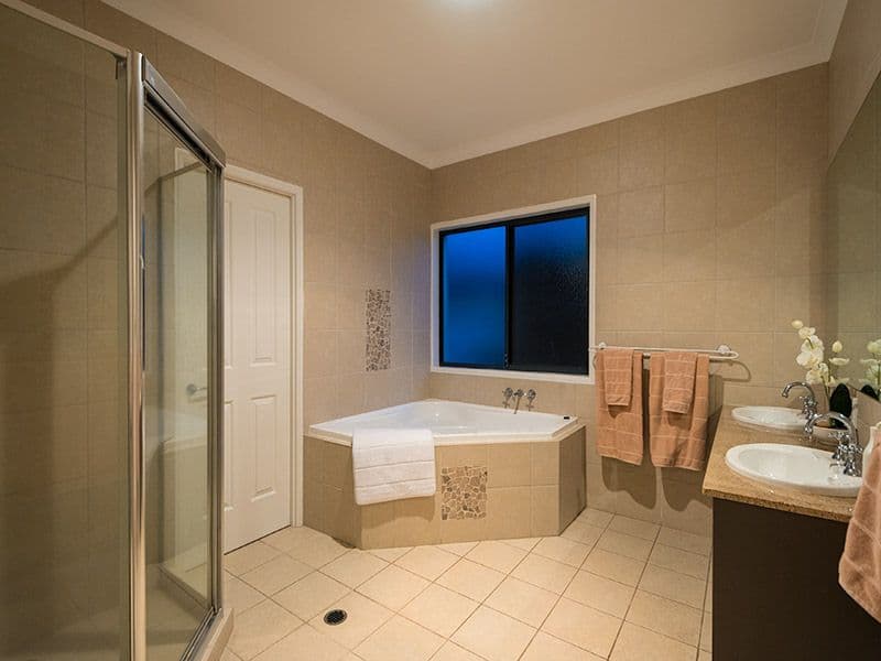 21 Maureen Court, Broadbeach Waters QLD 4218, Broadbeach Waters - Thumbnail 7