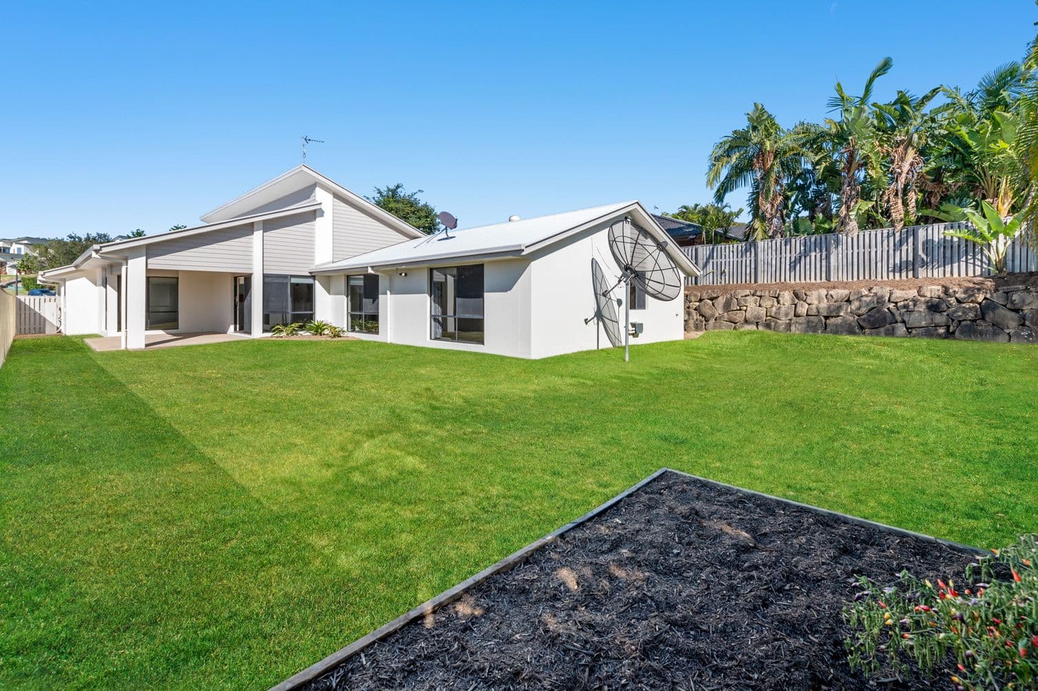 18 Laughlen Chase, Pacific Pines QLD 4211, Pacific Pines - Thumbnail 2