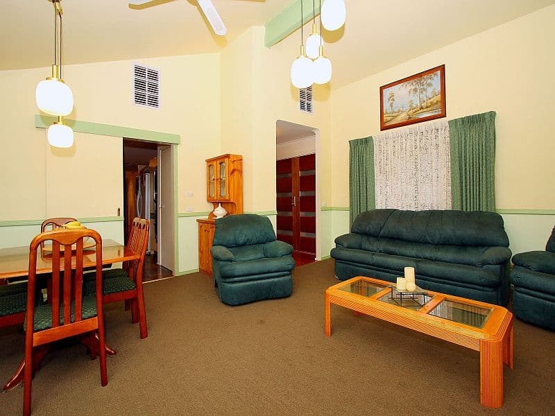 90 Redleap Avenue, MILL PARK VIC 3082, Mill Park - Thumbnail 3