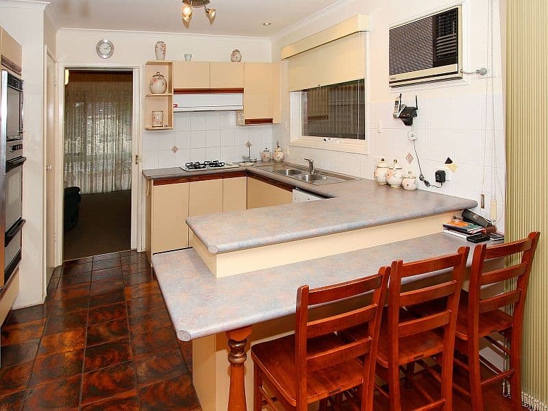 90 Redleap Avenue, MILL PARK VIC 3082, Mill Park - Thumbnail 4