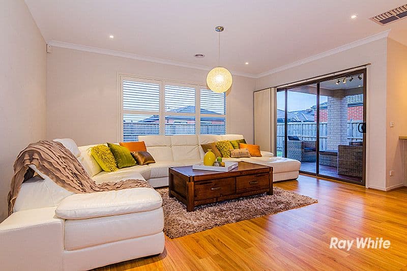 75 Charlbury Crescent, Cranbourne North VIC 3977, Cranbourne North - Thumbnail 3