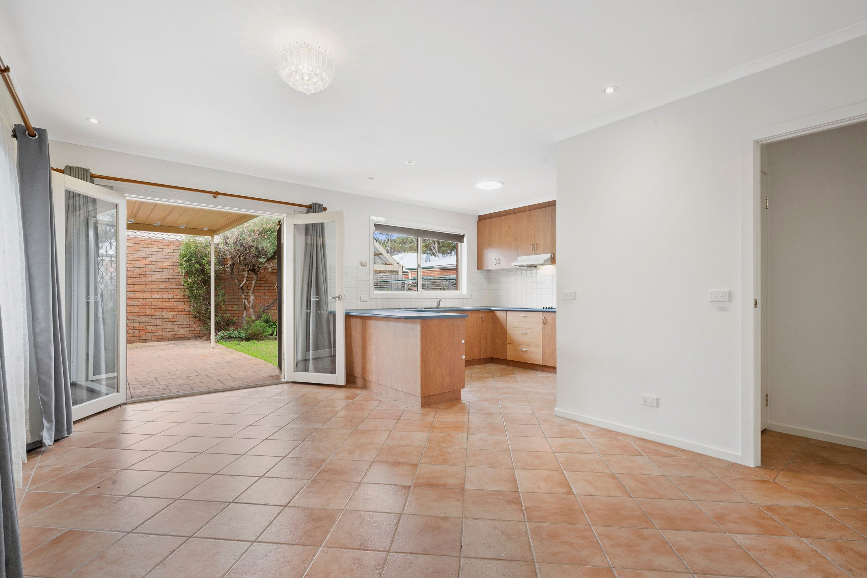 8 Clover Street, Lara VIC 3212, Lara - Thumbnail 2