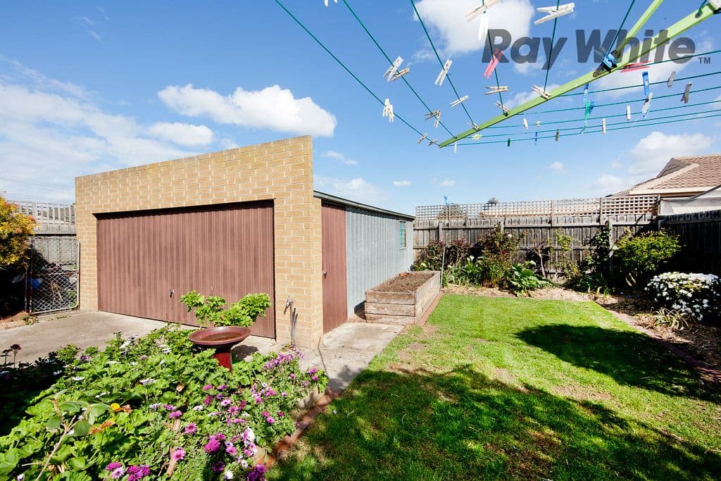 71 Hall Avenue, ALTONA MEADOWS VIC 3028, Altona Meadows - Thumbnail 2