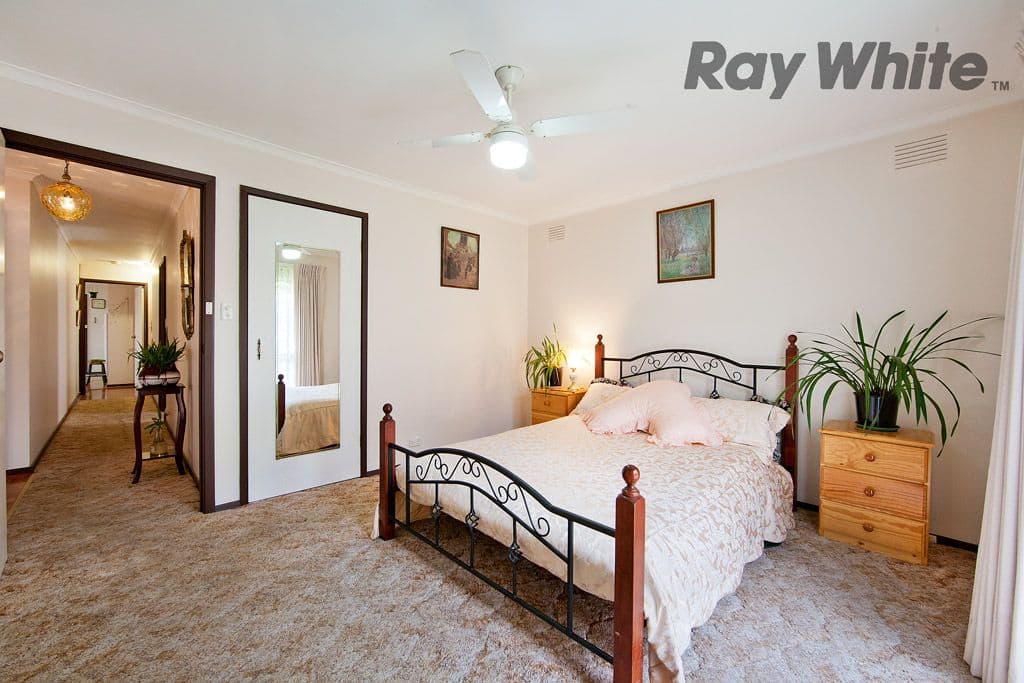 71 Hall Avenue, ALTONA MEADOWS VIC 3028, Altona Meadows - Thumbnail 3