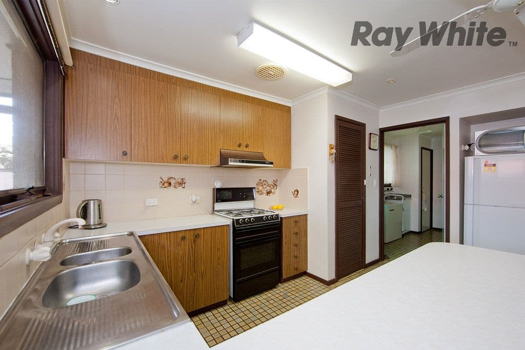 71 Hall Avenue, ALTONA MEADOWS VIC 3028, Altona Meadows - Thumbnail 4