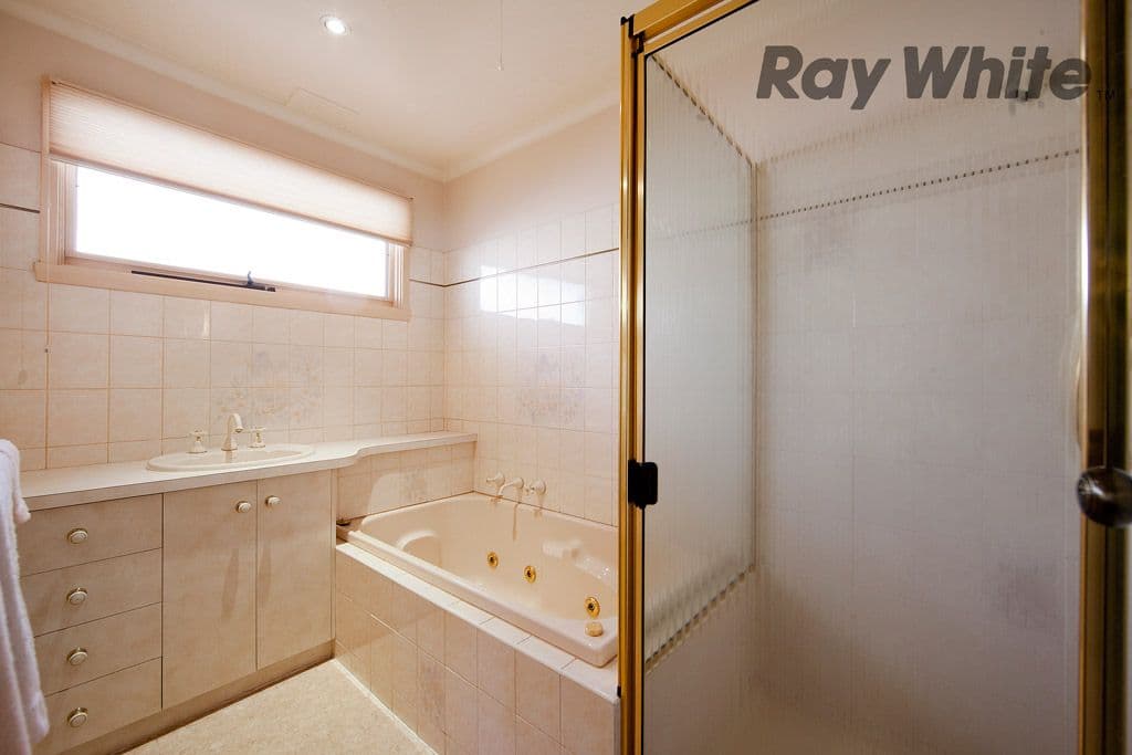 71 Hall Avenue, ALTONA MEADOWS VIC 3028, Altona Meadows - Thumbnail 5