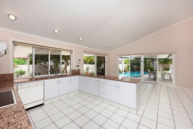 37 Charolais Crescent, BENOWA WATERS QLD 4217, Benowa - Thumbnail 8
