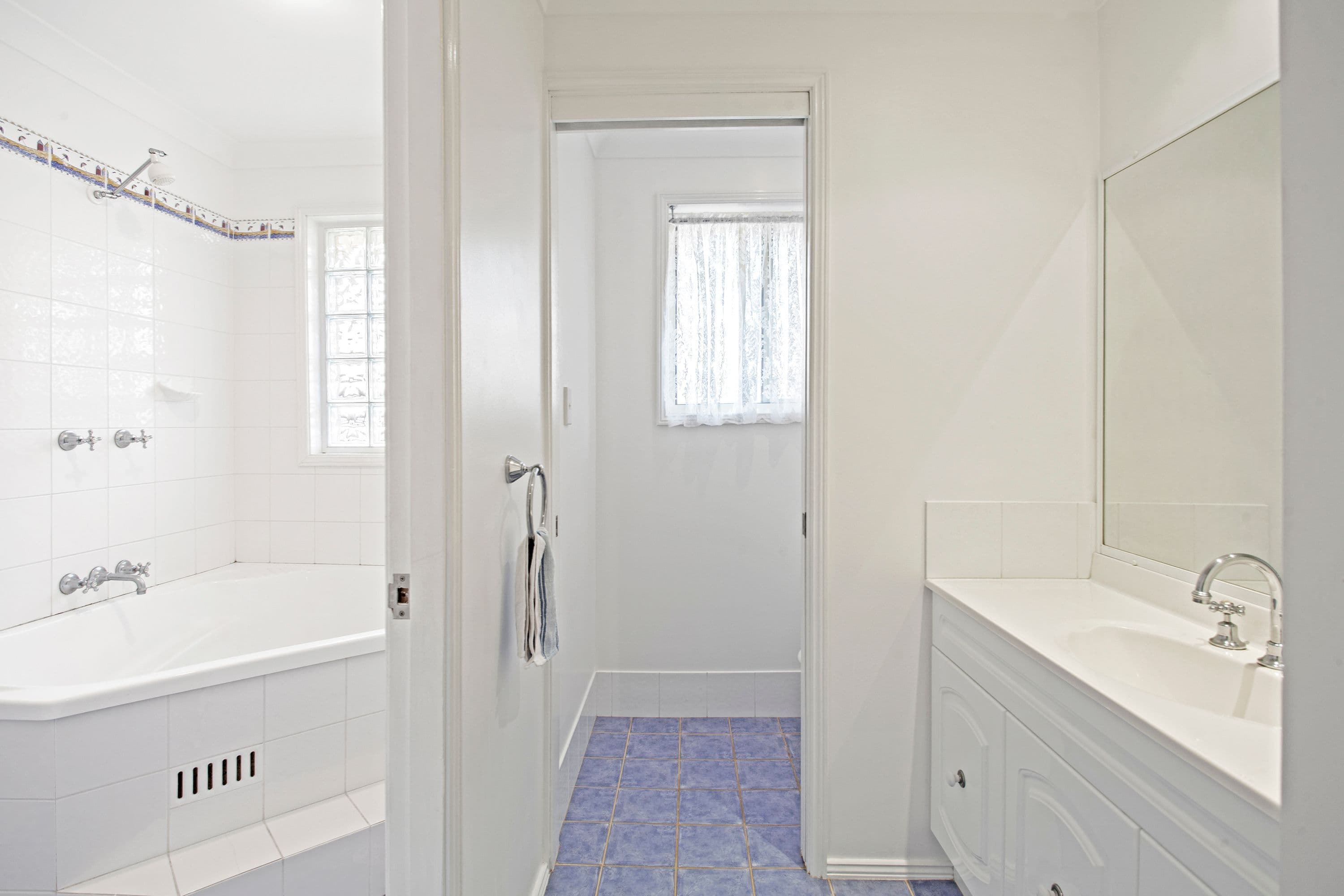 6 Grey Gum Close, Hamlyn Terrace - Thumbnail 7