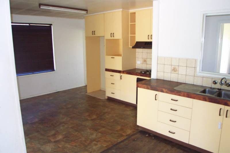 9 Hill Street, POMONA QLD 4568, Pomona - Thumbnail 6