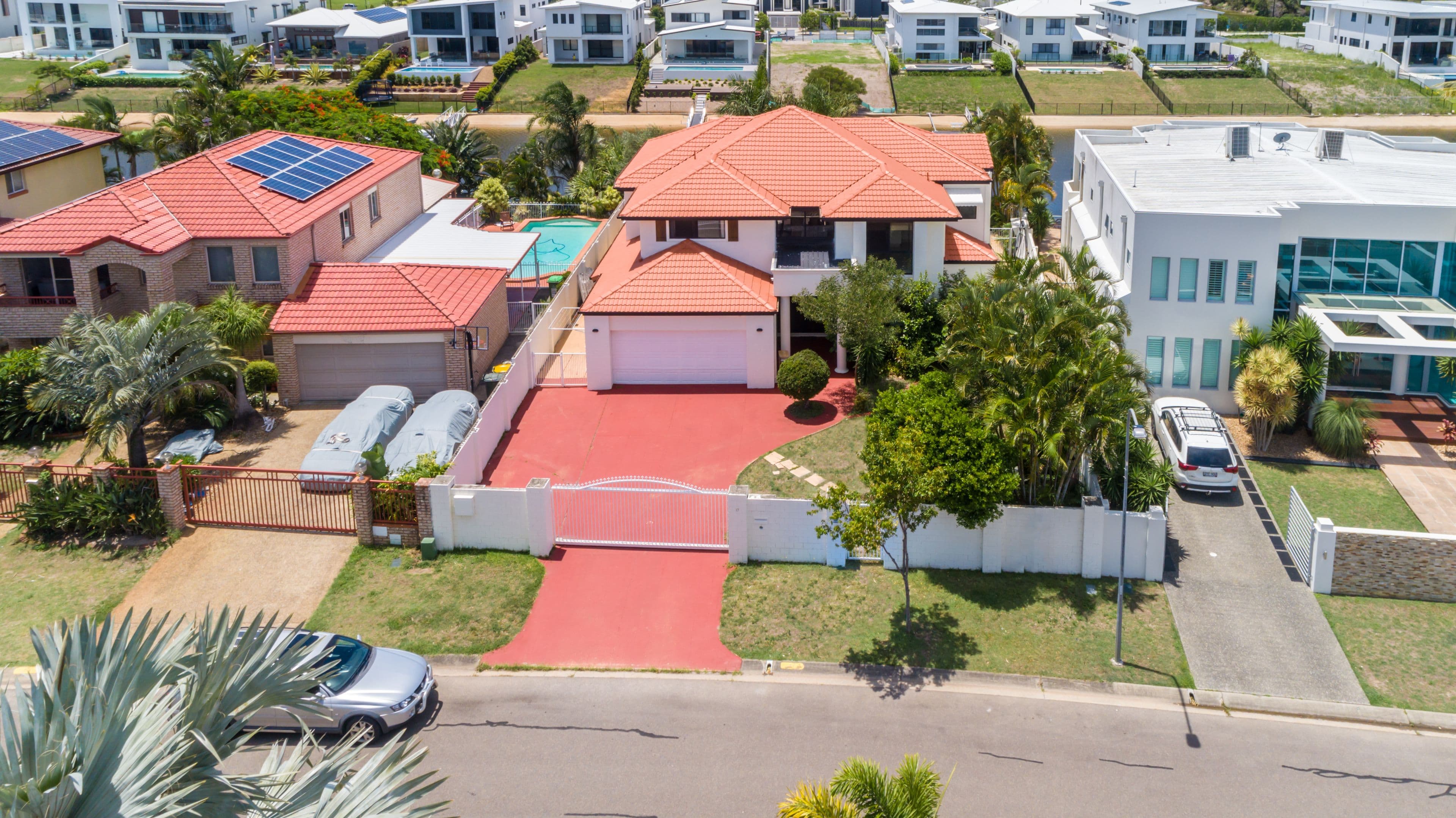 17 Cessnock Close, Mermaid Waters QLD 4218, Mermaid Waters - Thumbnail 2